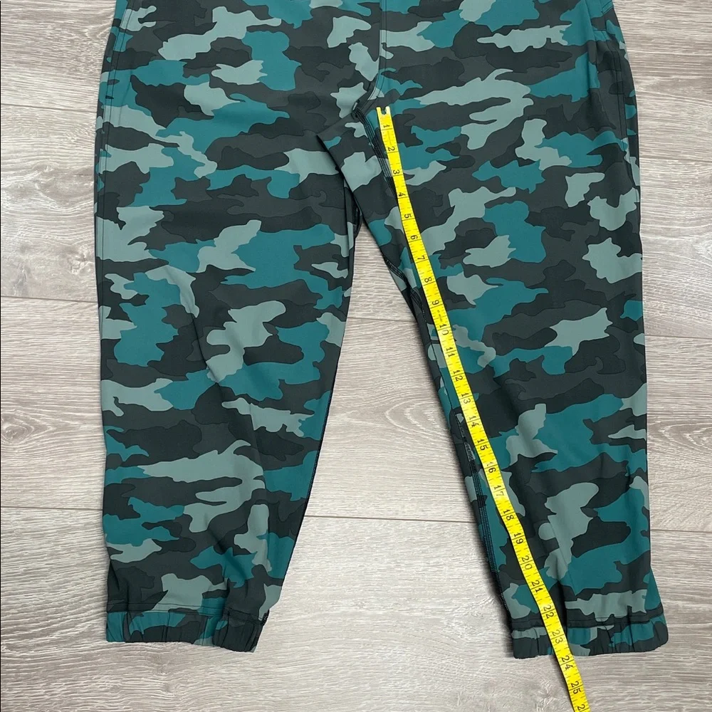 NWOT Lululemon Adapted High Rise Cropped Jogger Heritage 365 Camo Tidewater Teal